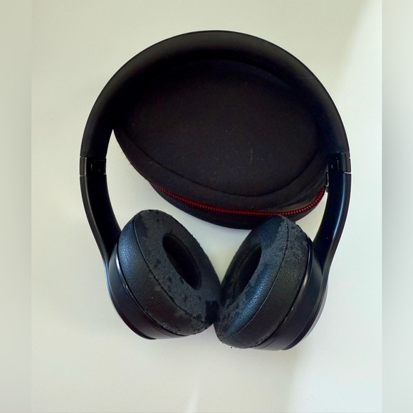 Beats by Dre Other - Black and red Beats Solo Headphones solo3
